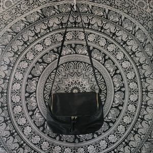 👜 Black Leather Crossbody Purse